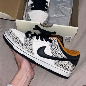 Nike SB Dunk Low - Speckled Sneakers with Black and White Accents